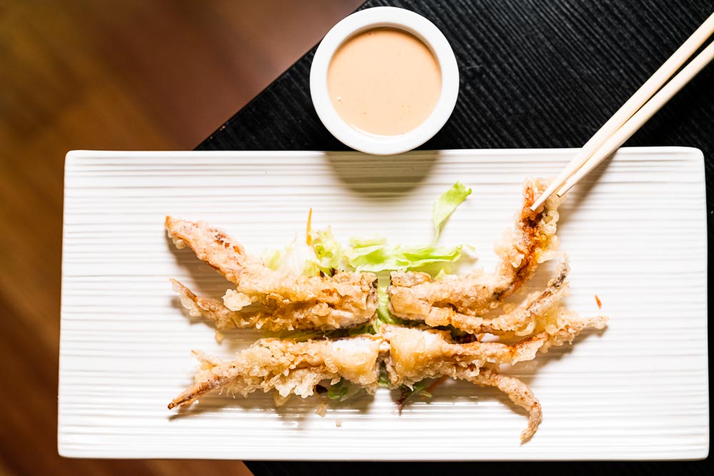 Soft shell crab en tempura a la salsa cremosa picante 