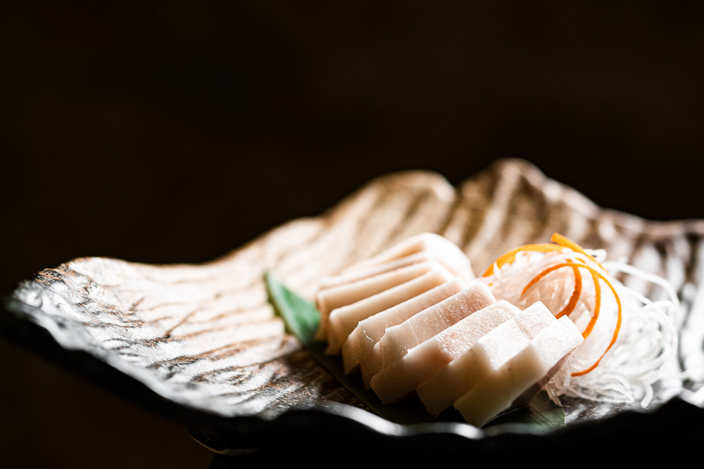 Sashimi de pez mantequilla con trufa