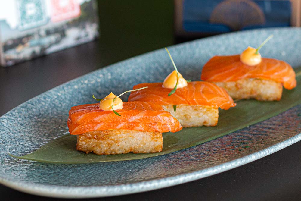 Sashimi de salmó amb arròs