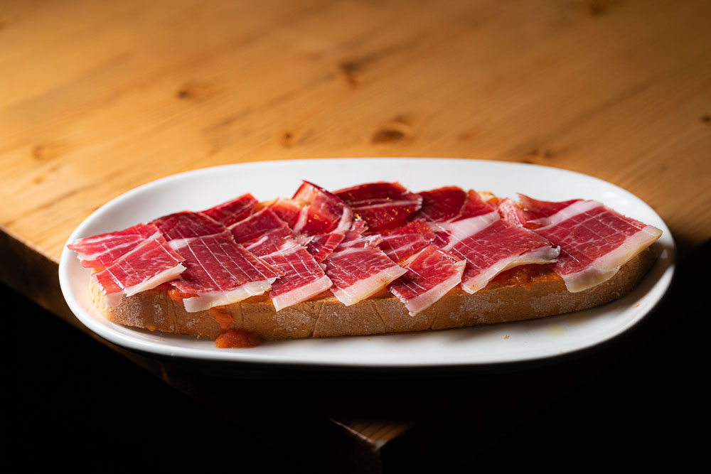 Iberian ham with tomato and olive oil