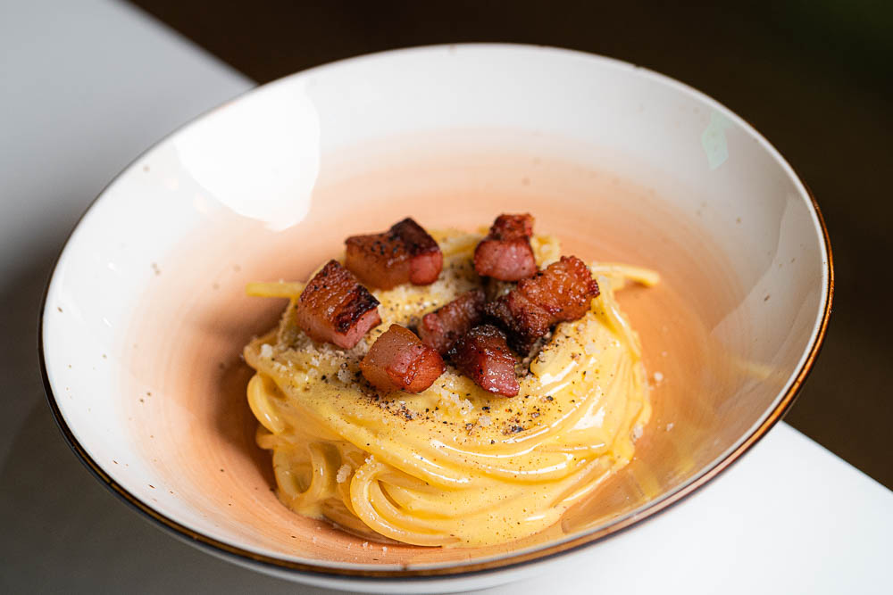 Spaghetti carbonara with pecorino and fried pork lard  