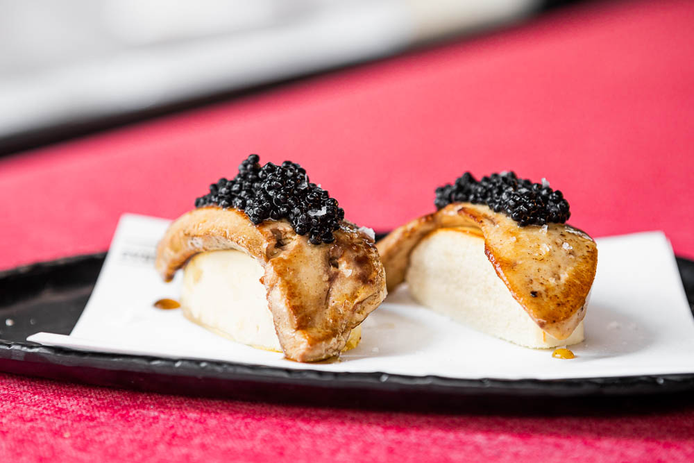 Fake nigiri with foie gras and smoked caviar	
