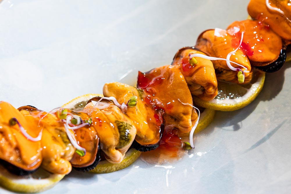 Mussels with citrus in chile and pineapple sauce 