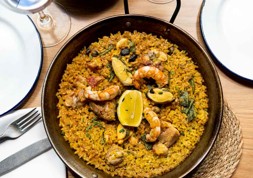 Paella from Valencia with chicken & seafood