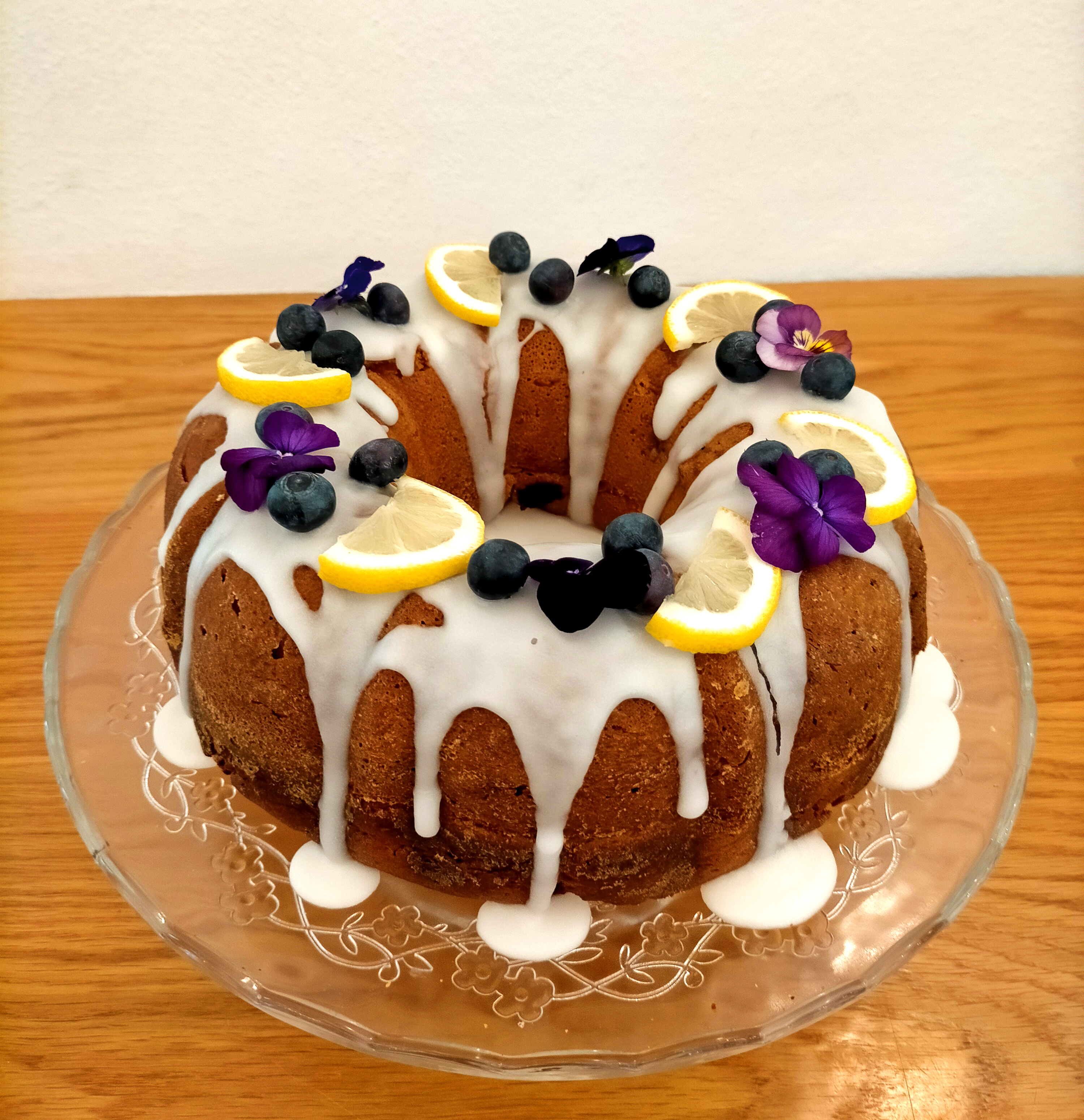 Lemon and blueberries cake