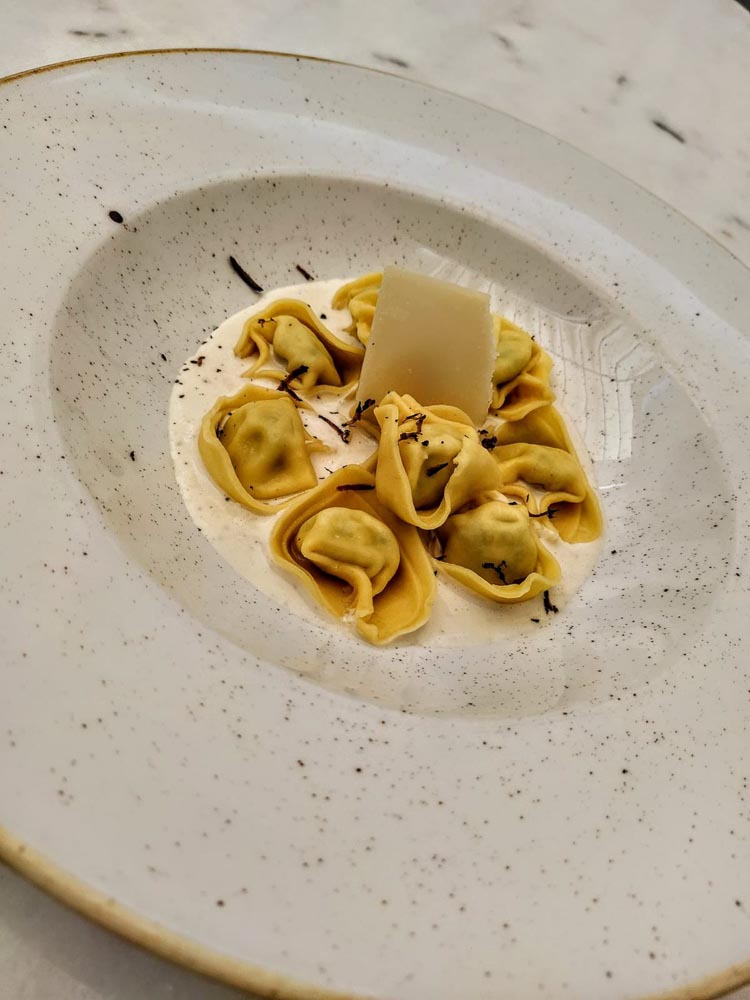 Ricotta and spinach tortellini in parmesan sauce and black truffle