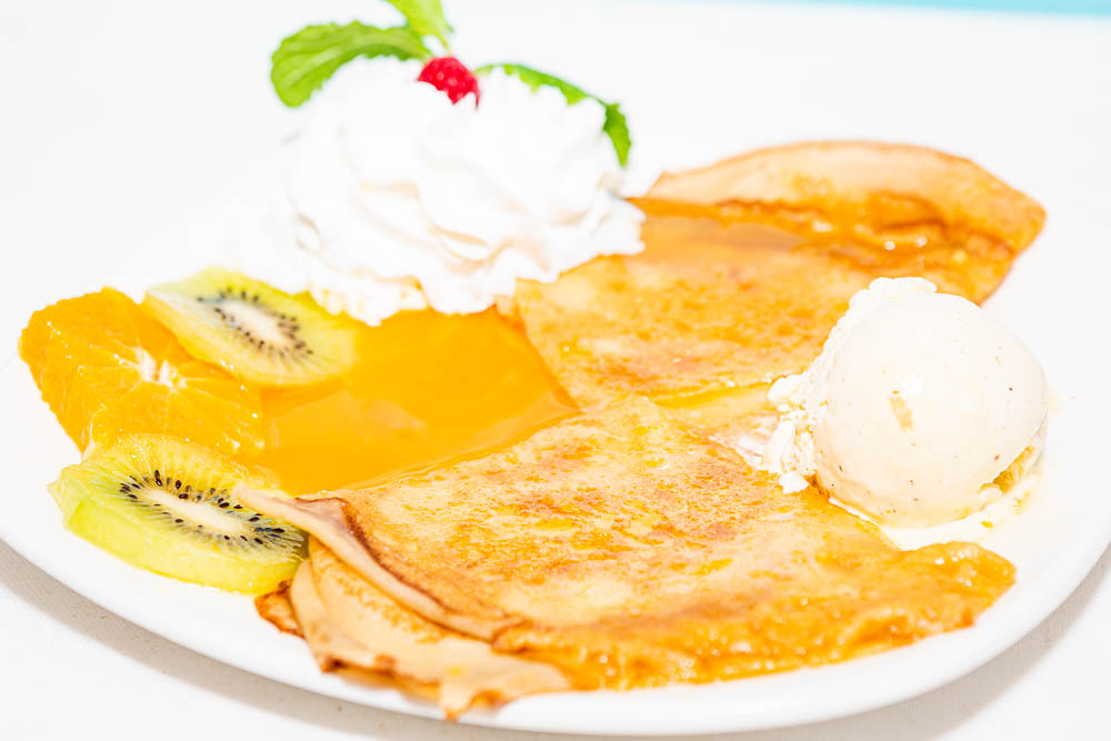  Crêpes Suzette with Fresh Fruit and Vainilla Ice Cream