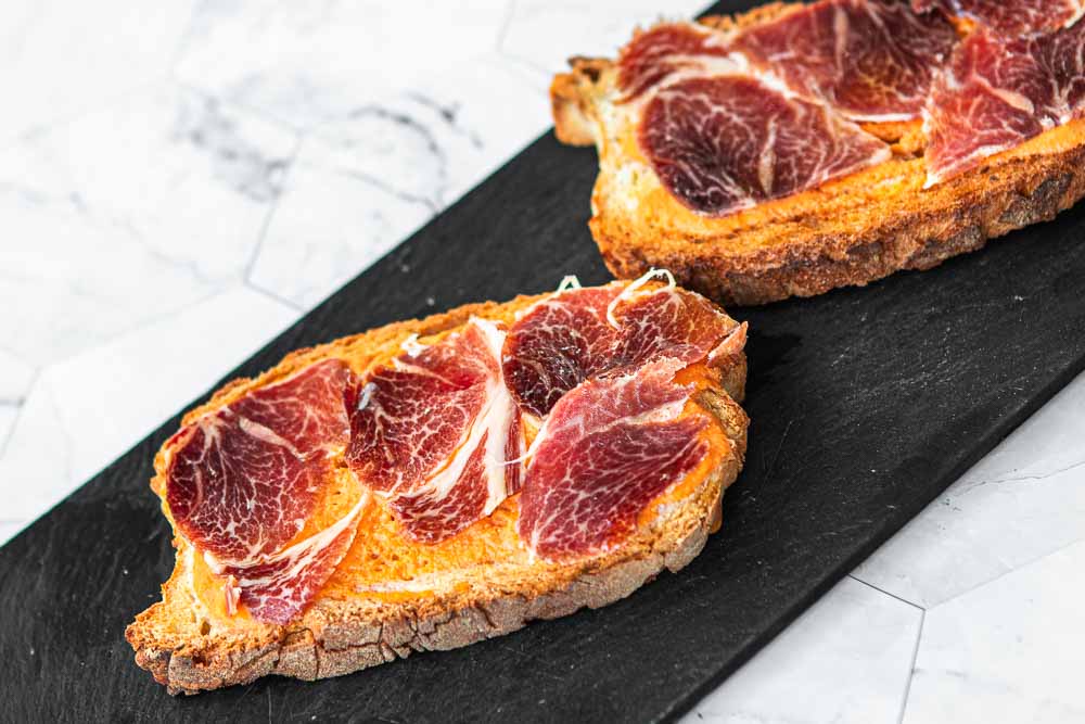 Bread with Iberian Ham, olive oil, garlic and tomato